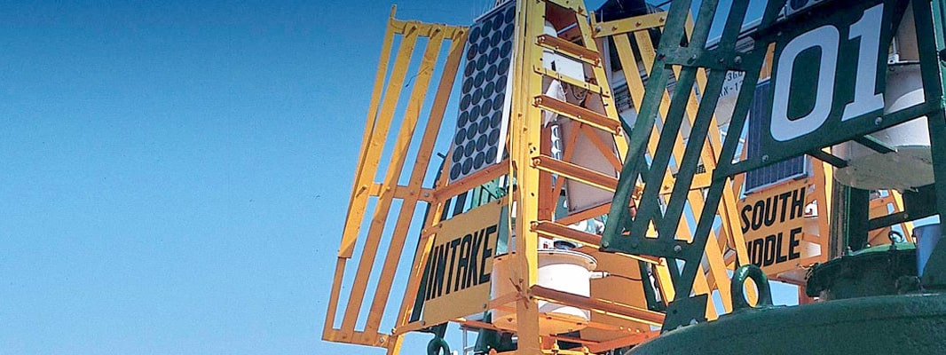 Maintenance of shipping buoys